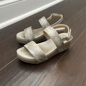 Volatile kids shoes, size 13